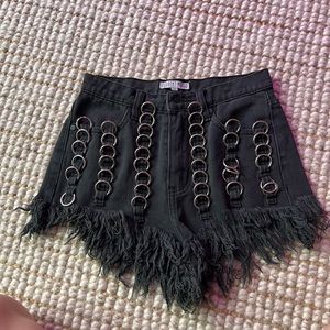 DOLLS KILL 0-RING SHORTS, SIZE 24 BLACK DISTRESSED FESTIVAL